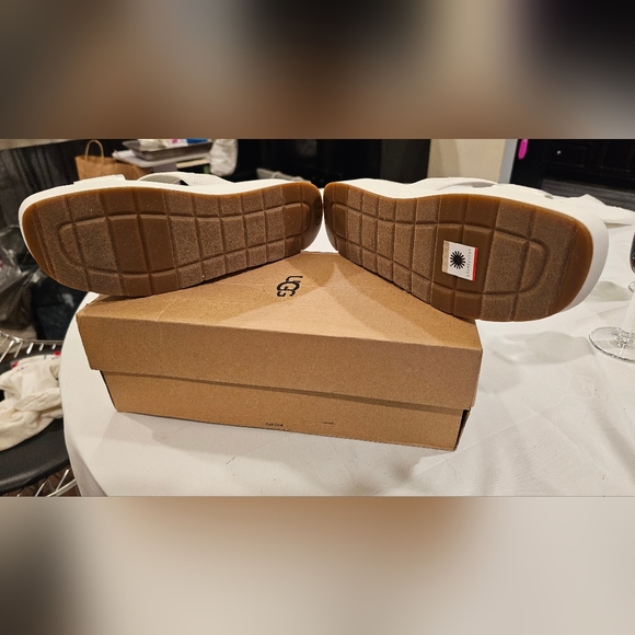 Ugg slip on Emily mesh sandals size 11 color white new and box - Picture 3 of 5